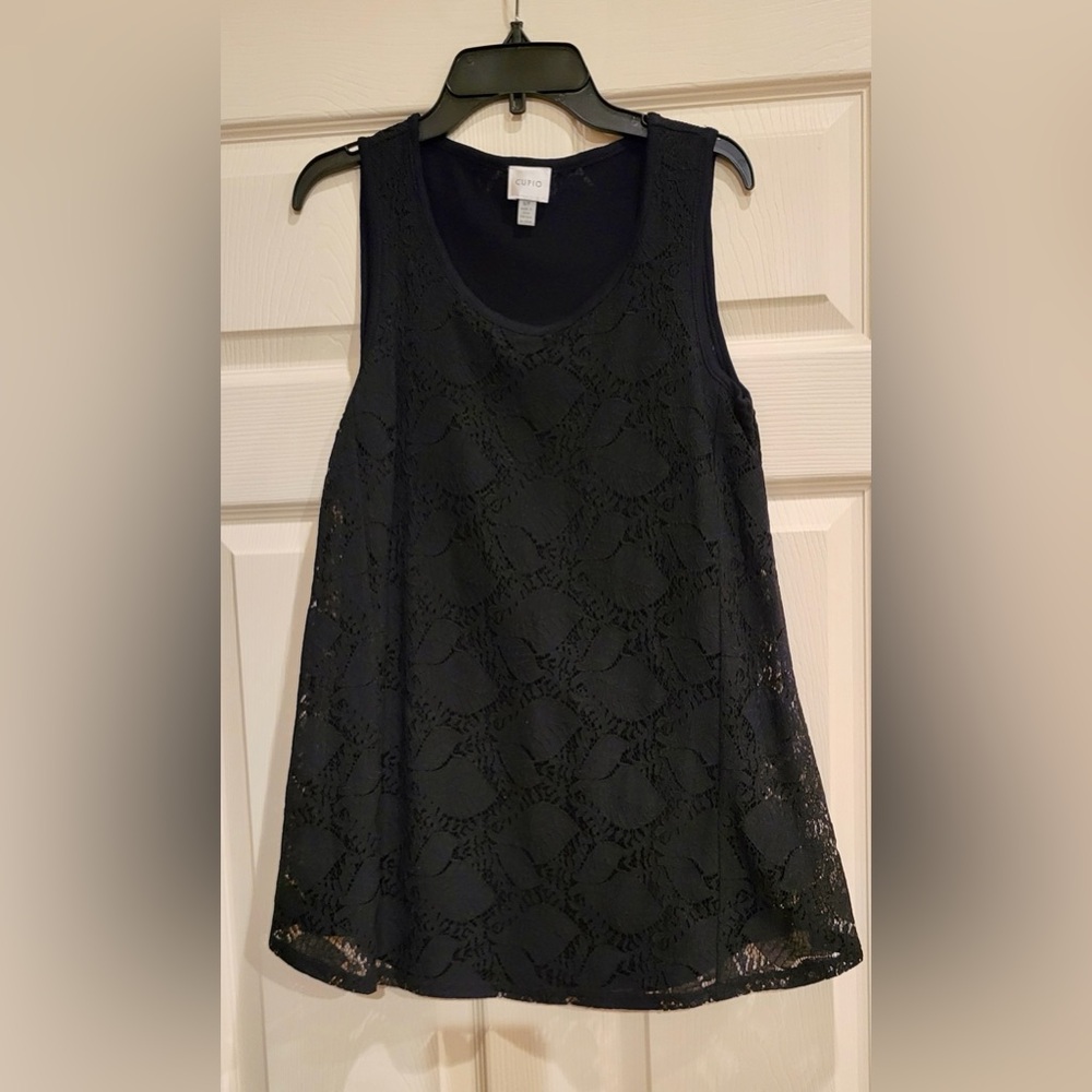 NWOT Cupio Women’s Black sleeveless tank top featuring crochet overlay design. S